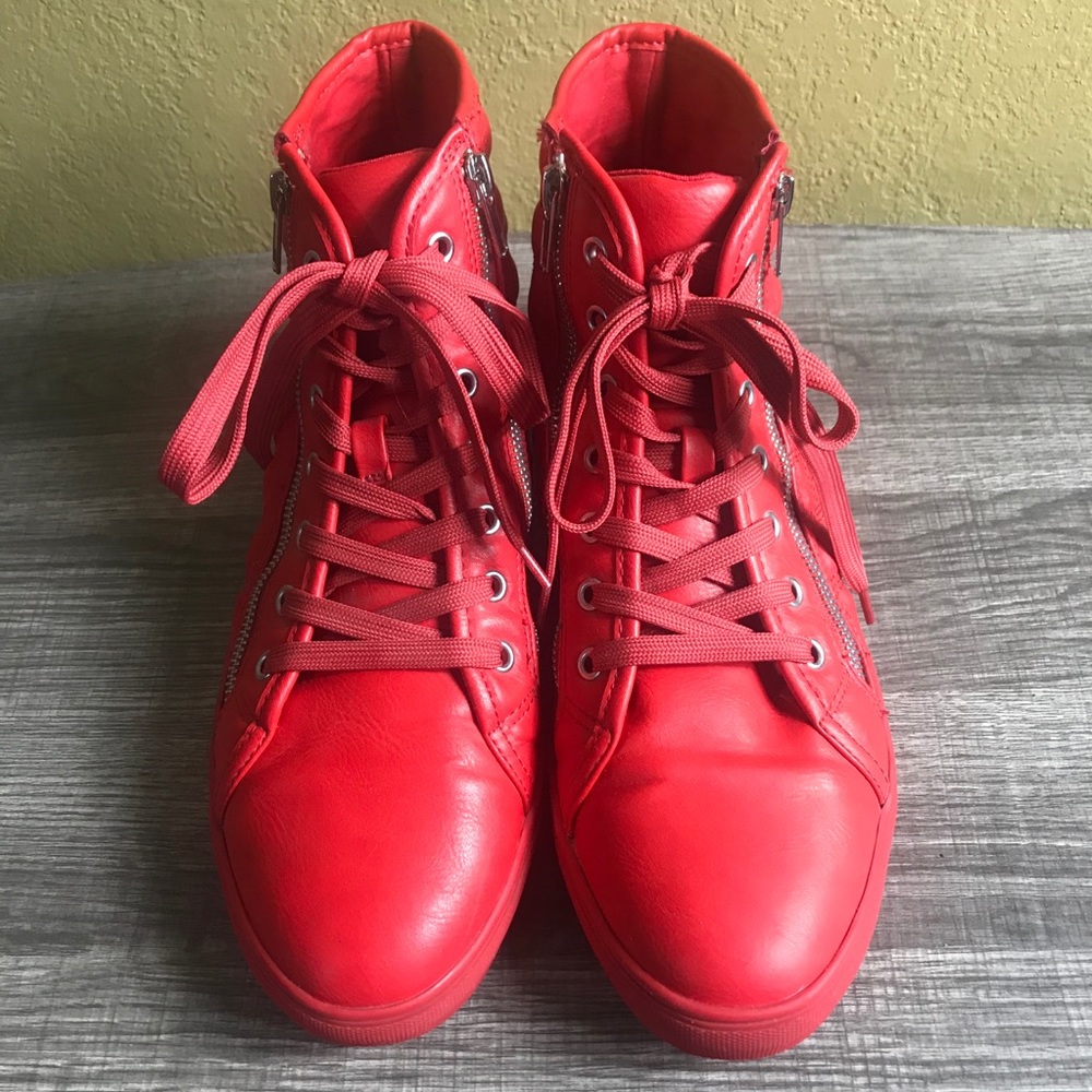 Steve Madden Red Quilted Top Sneakers. - Picture 3 of 11